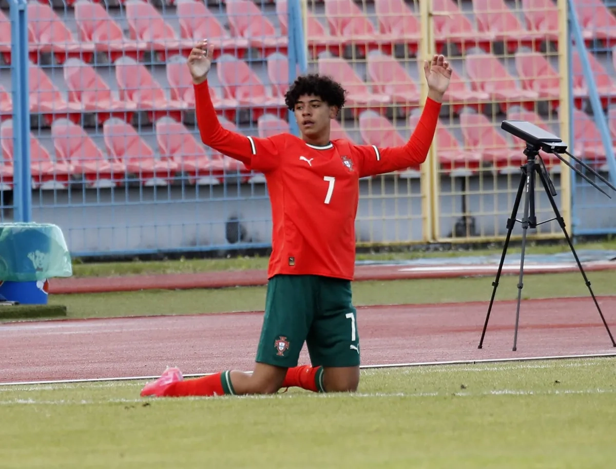رونالدو جونيور يسير على خطى والده حتى «في المظهر»