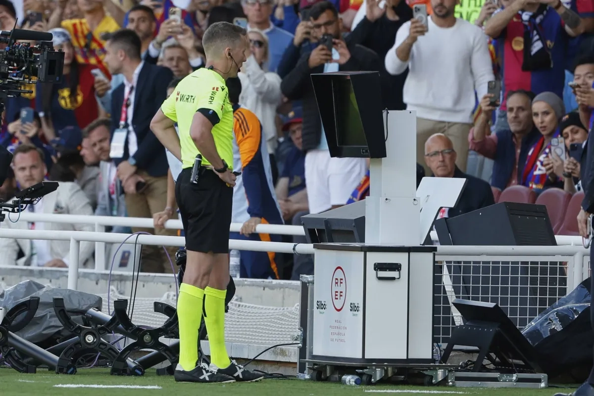 الدوري الإيطالي: ​​​​​​​جدل جديد يفتح الباب أمام تعديلات محتملة على «VAR»