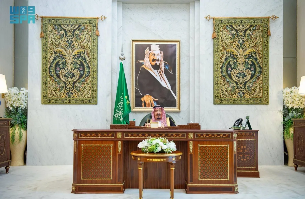 أمام خادم الحرمين الشريفين... أمراء المناطق ونوابهم المعينون يؤدون القسم