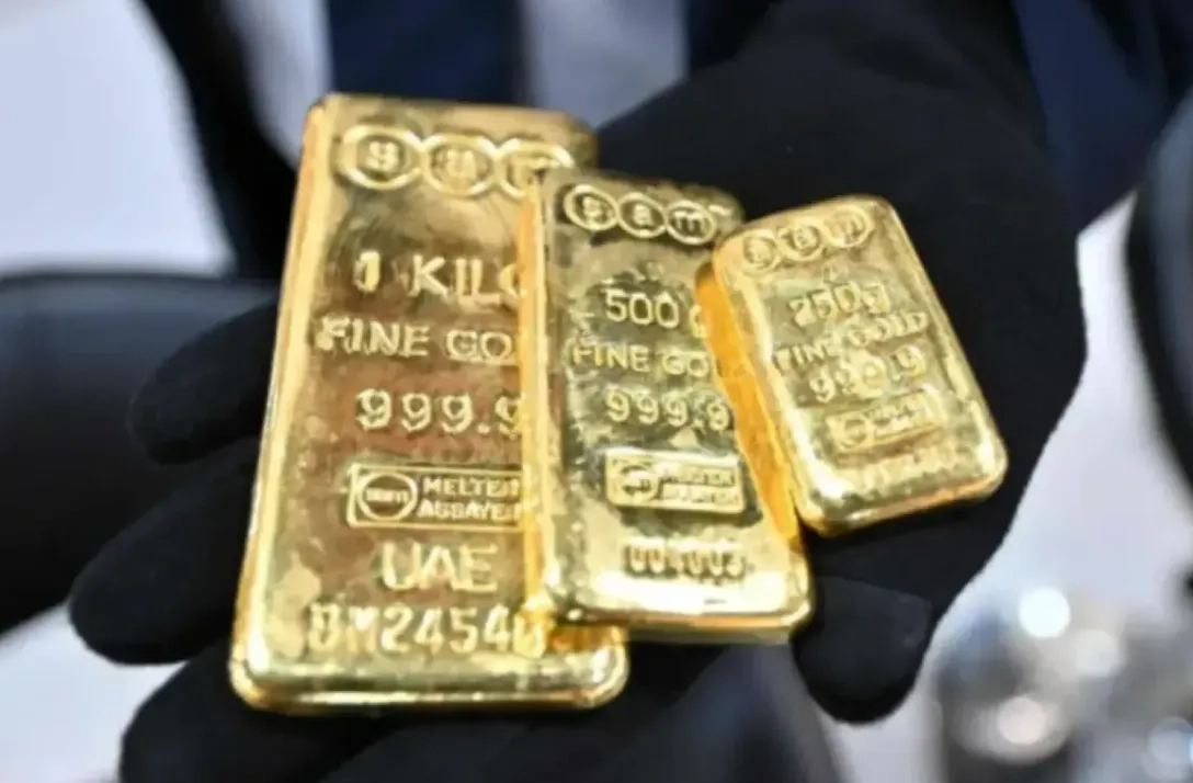 Gold Holds Firm as Investors Await More Details on US Tariff Policy