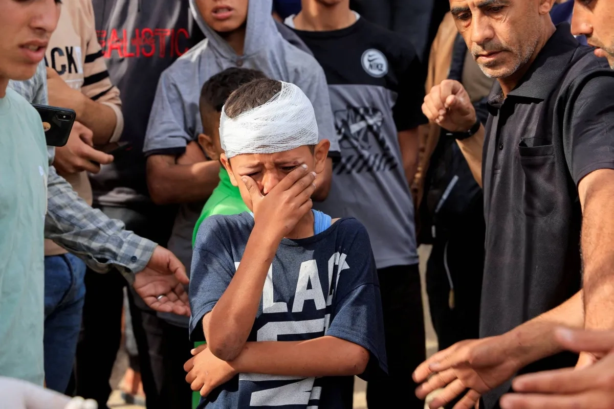 طبيب بريطاني في غزة: القطاع أصبح «مسلخاً بشرياً»