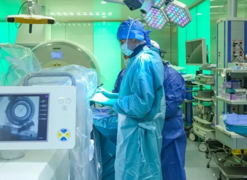 KFSHRC Implants Region's First Smart Brain Device to Improve Neurological Disease Management