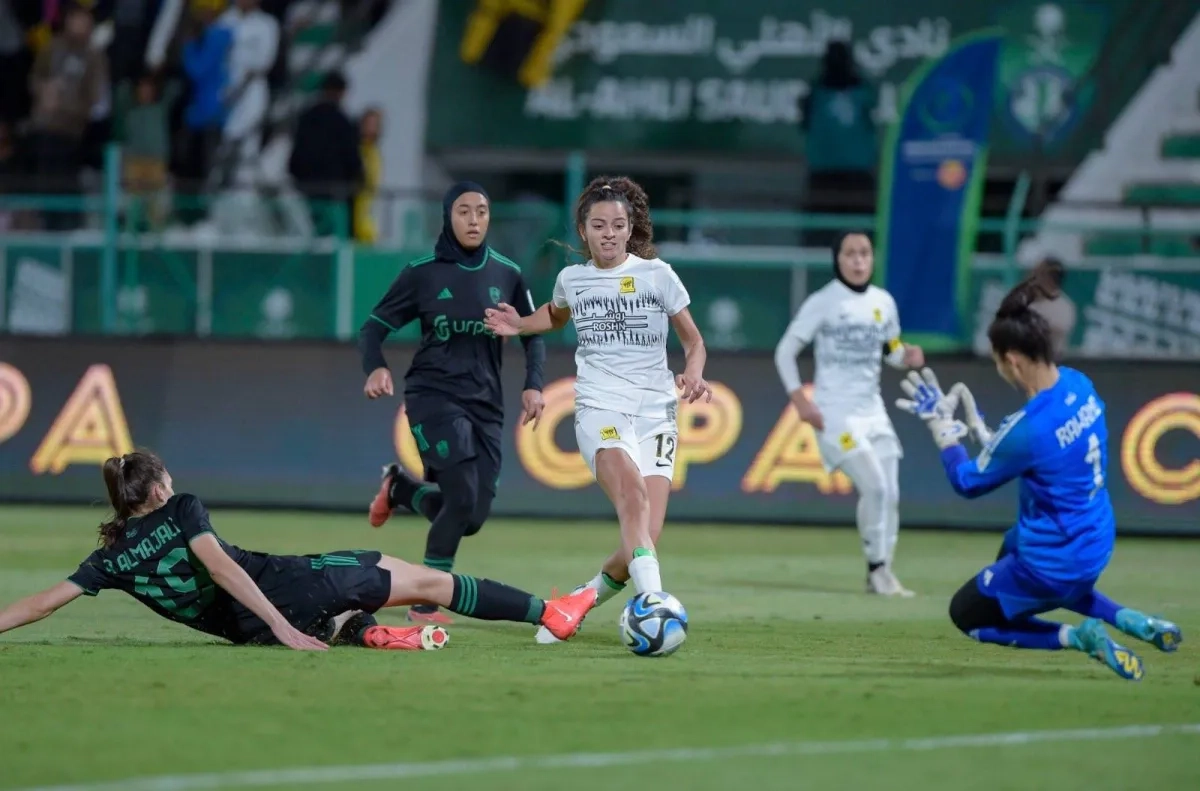 الاتحاد يودّع لاعبتيه ليان روب وليلى إسكندر