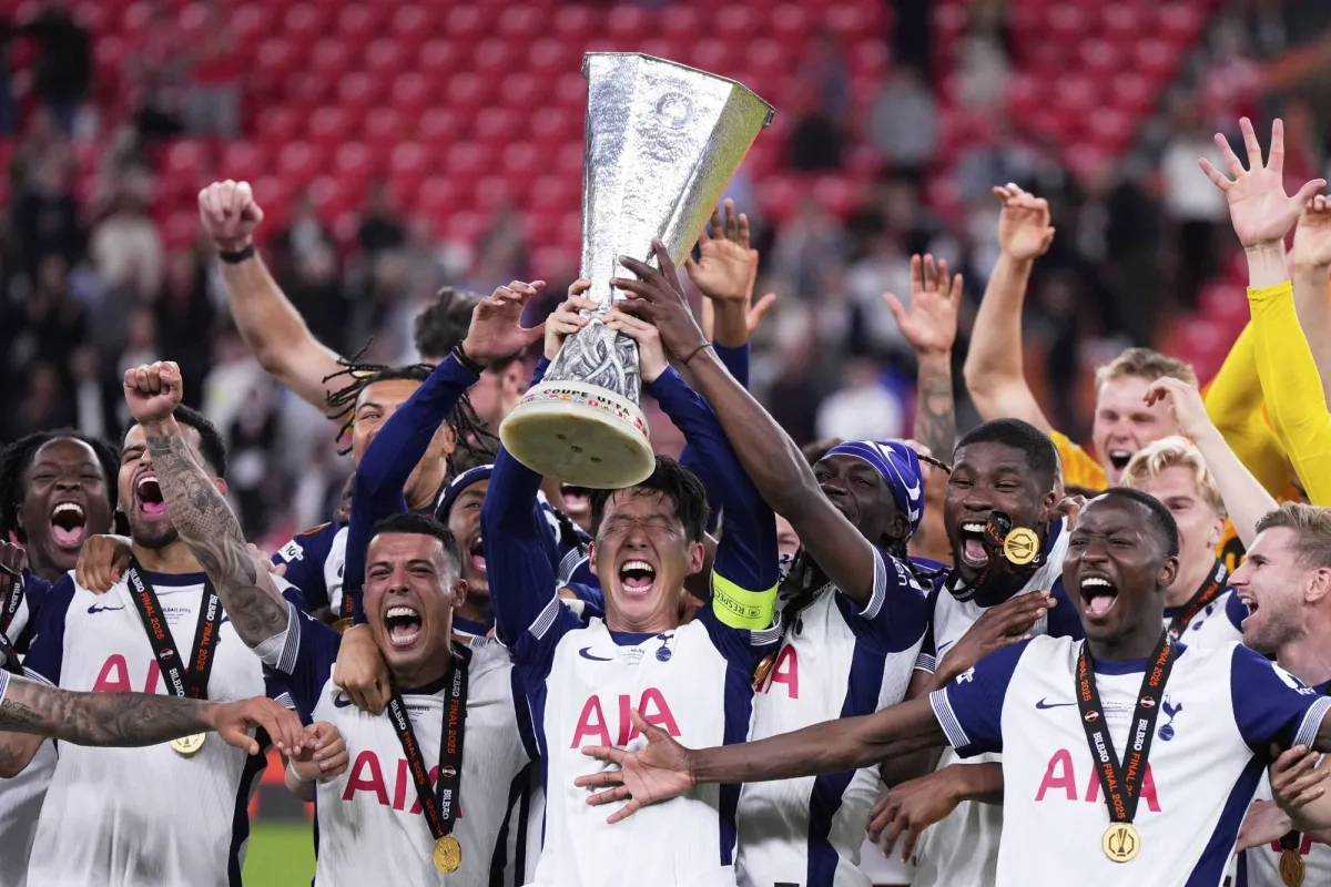 UEFA Apologizes after Running Out of Medals During Europa League Final Ceremony