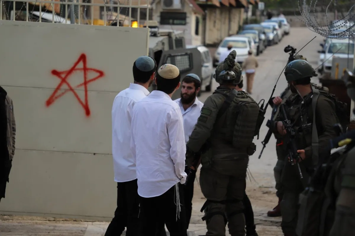 تقرير: مستوطنان إسرائيليان فرضت بريطانيا عليهما عقوبات شاركا في طرد فلسطينيين من الضفة