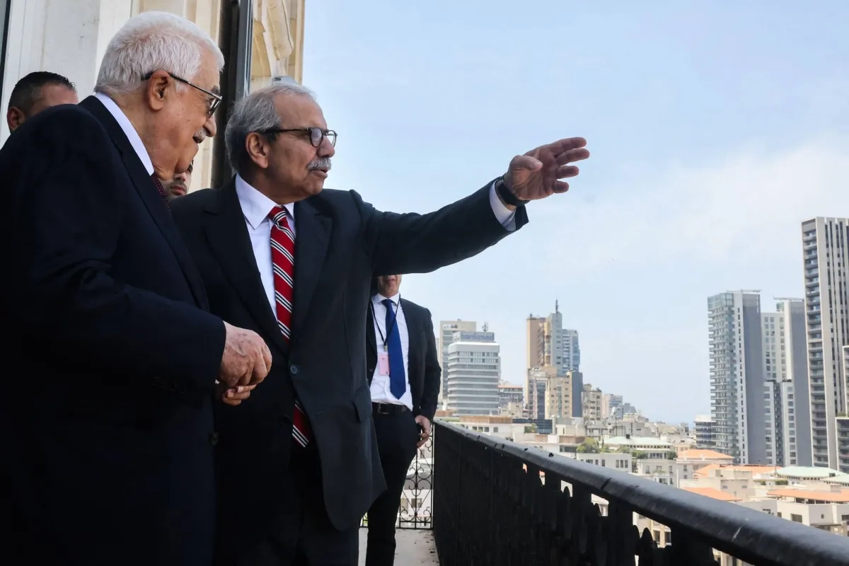 بدء تسليم السلاح الفلسطيني في لبنان الشهر المقبل... و«حماس» تنتقد استبعادها