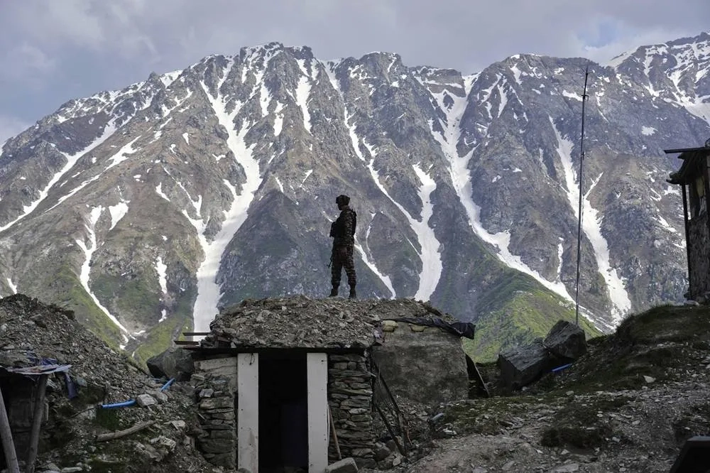 Indian Troops Shoot Dead Pakistani Crossing Frontier