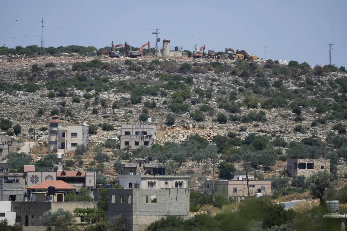 إصابة فلسطيني بجروح خطيرة برصاص إسرائيلي وسط الخليل