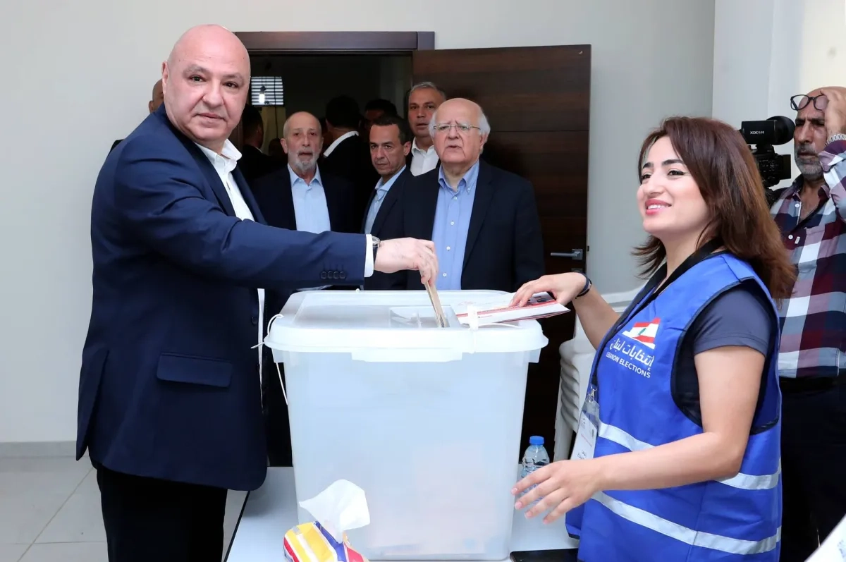 لبنان يختتم الانتخابات المحلية في الجنوب وسط ضغوط دولية على إسرائيل