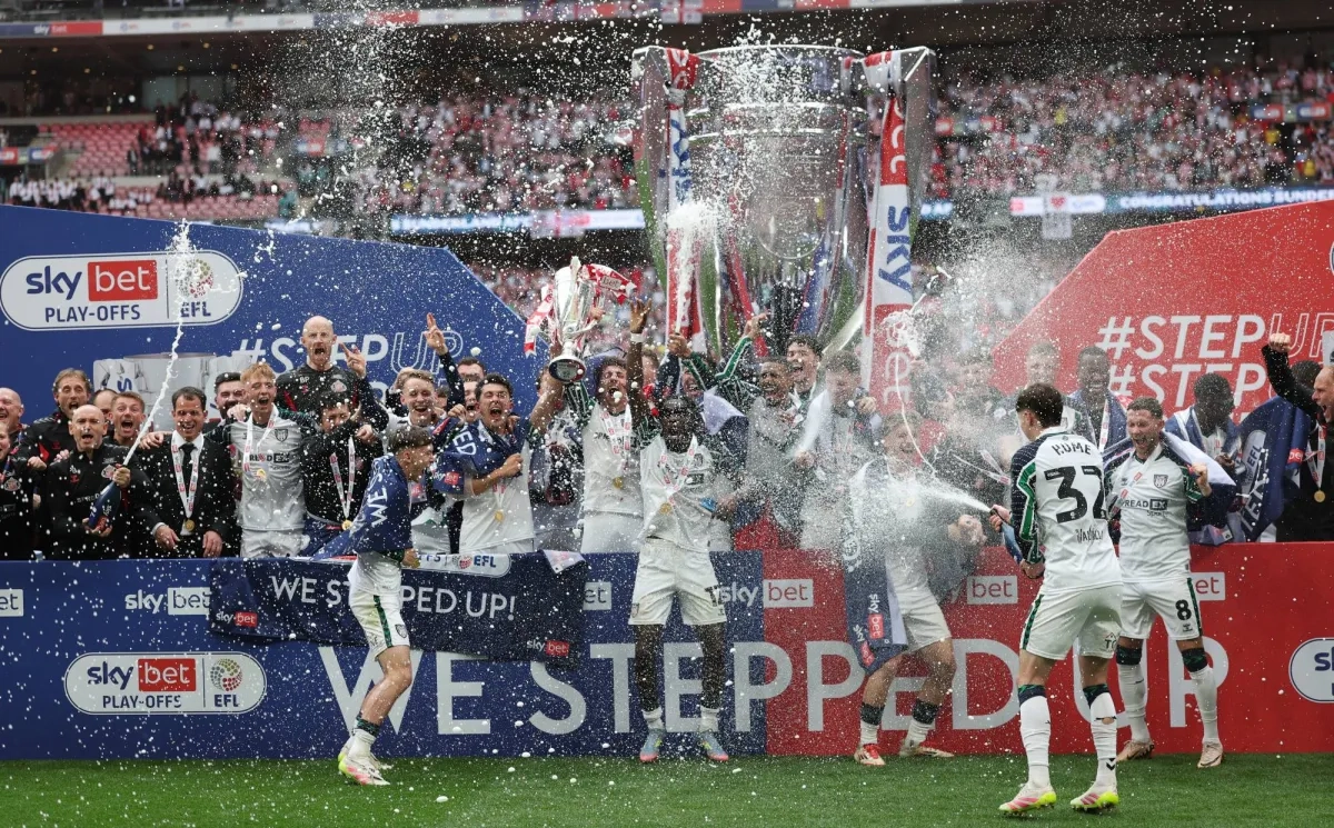 بعد غياب ثمانية أعوام... سندرلاند إلى الدوري الإنجليزي الممتاز