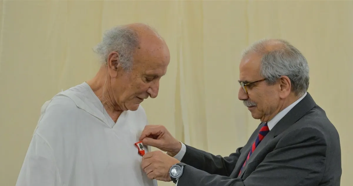 الممثل المسرحي رفعت طربيه ينال «وسام الاستحقاق اللبناني»