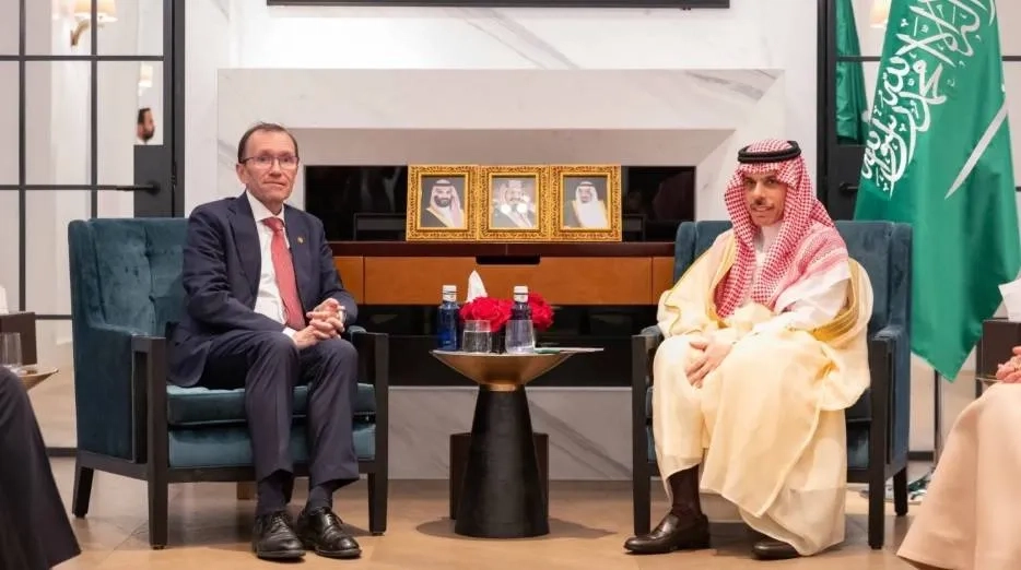 Saudi Foreign Minister Meets with Norwegian Counterpart in Madrid