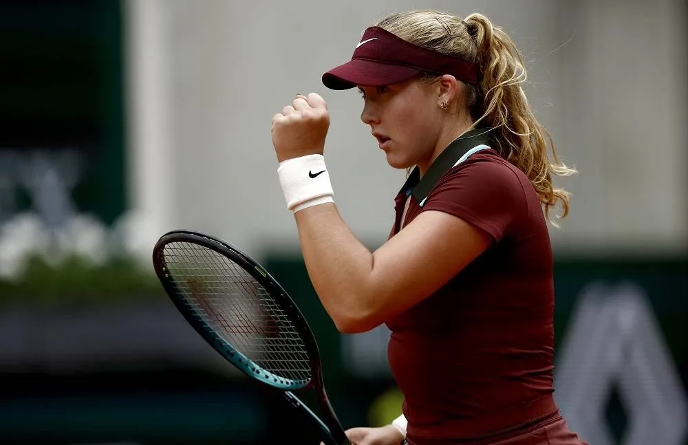 Title Contender Andreeva Hits the Ground Running in Paris