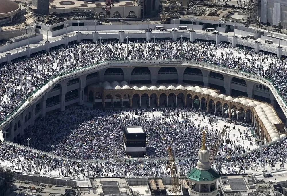 Al-Sudais Orders Shorter Friday Sermons During Hajj amid Extreme Heat