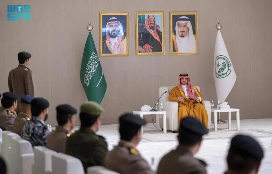 Saudi Interior Minister Meets with Security Leaders in Makkah Region
