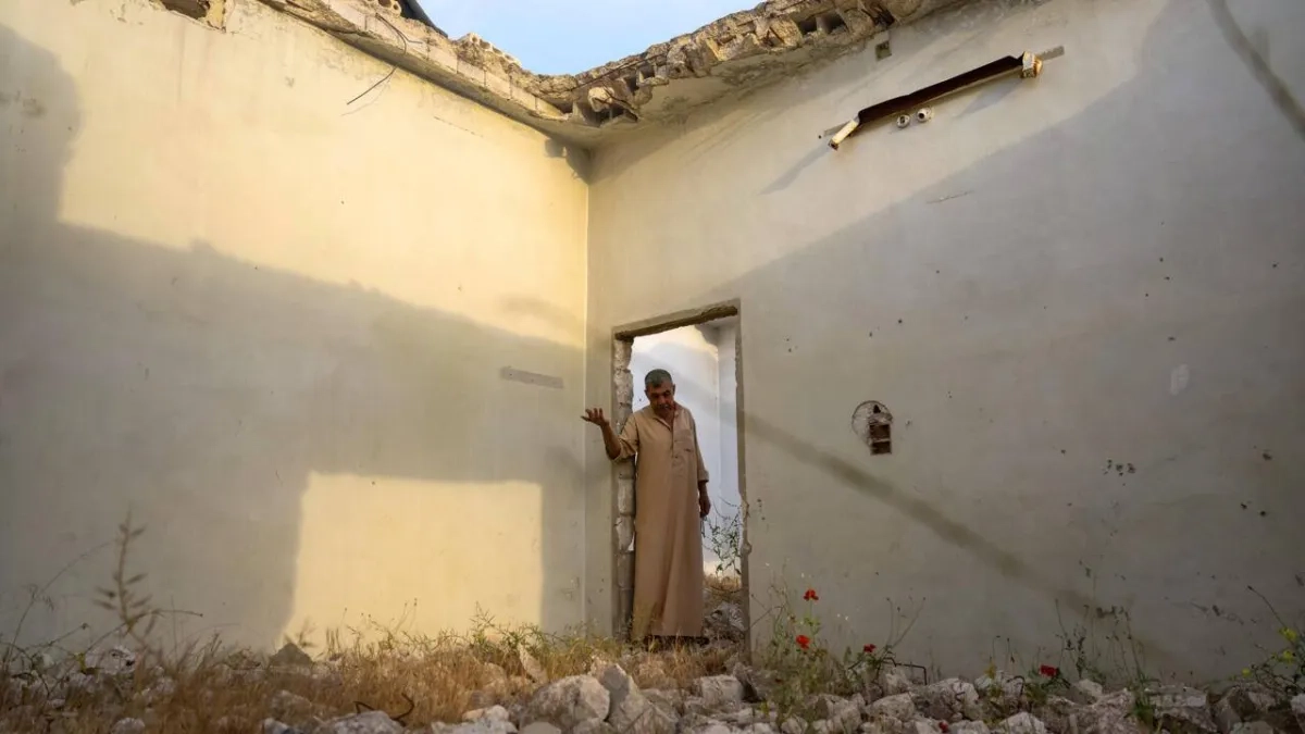 Displaced Syrians Leave Camps to Pitch Tents near Destroyed Homes