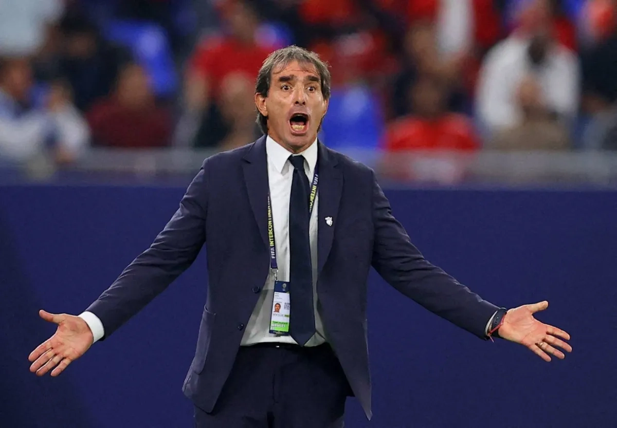 باتشوكا ينفصل عن مدربه ألمادا قبل كأس العالم للأندية