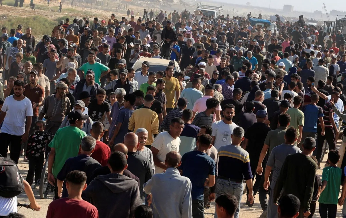 تقرير: حراس أمن أميركيون يلقون قنابل صوتية على فلسطينيين خارج موقع توزيع مساعدات