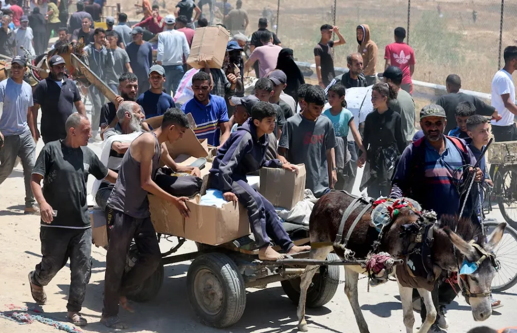Gaza Aid System Under Pressure as Thousands Seek Food