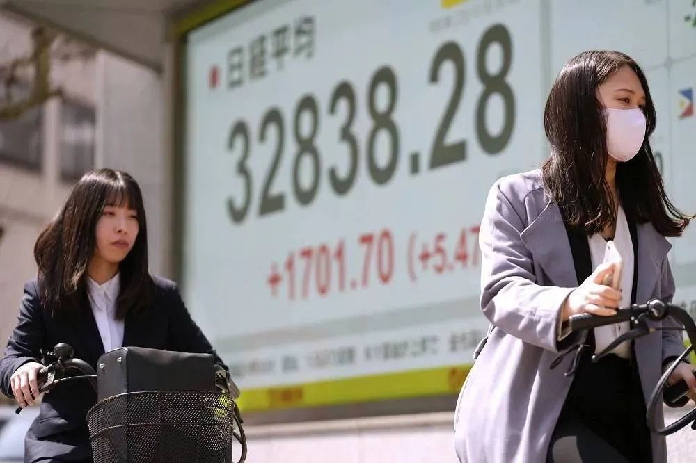 Asian Shares Mostly Decline as Uncertainty Grows about What's Next with Trump's Tariffss