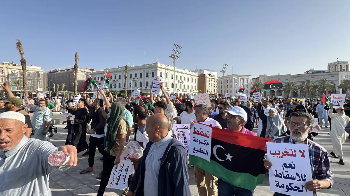 الليبيون يواصلون التظاهر في طرابلس لإقالة الدبيبة وحكومته