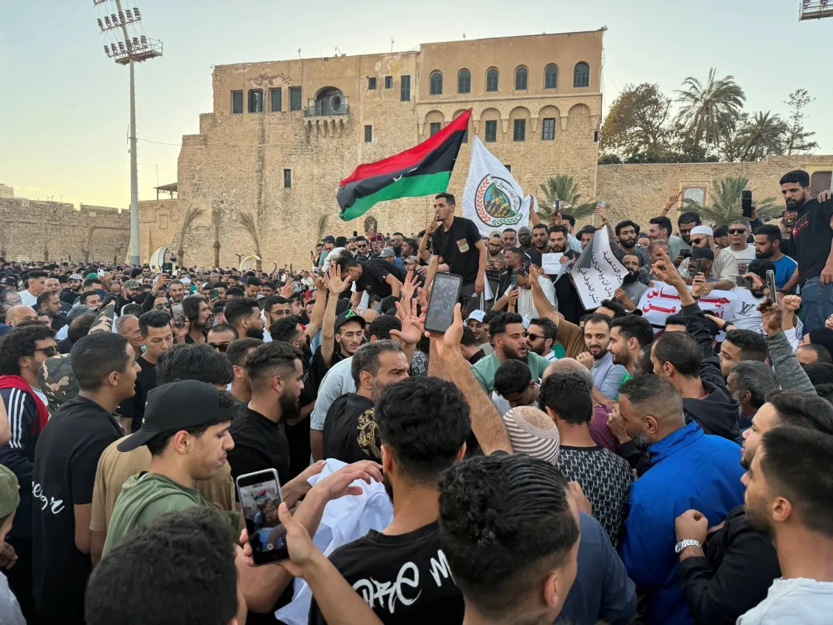 تونس بين اضطرابات ليبيا وأزمات الجزائر