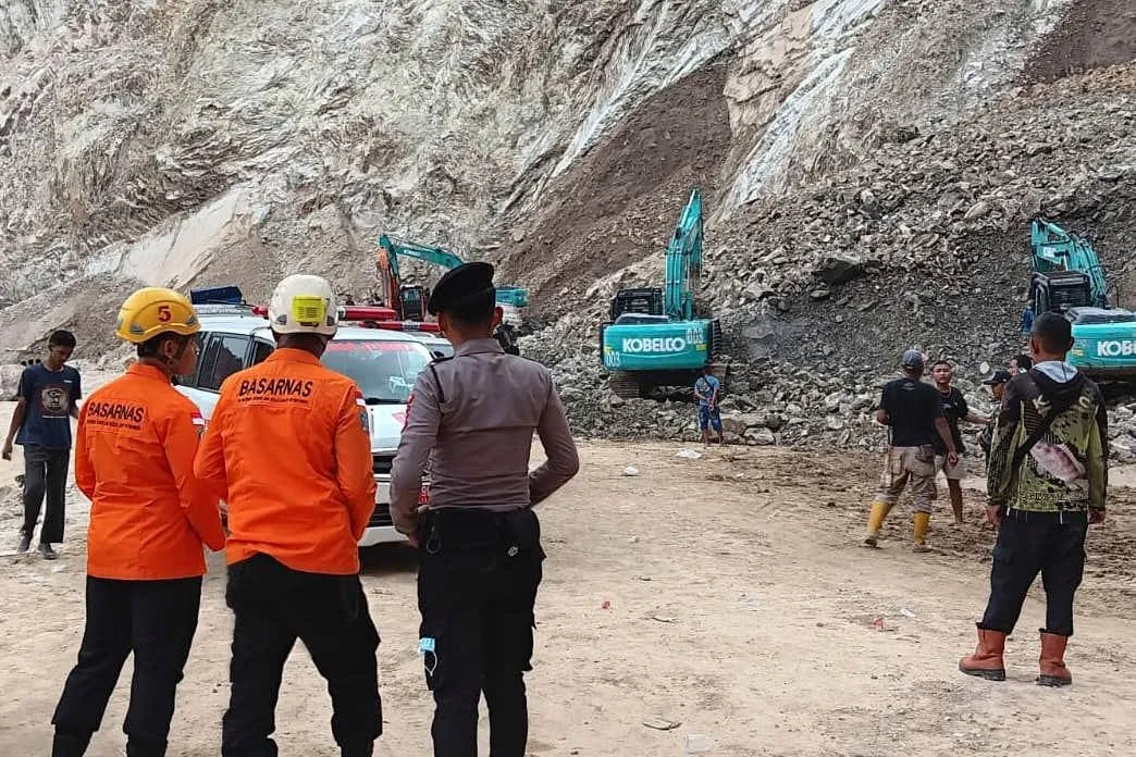 Death Toll from Quarry Collapse in Indonesia Rises to 14