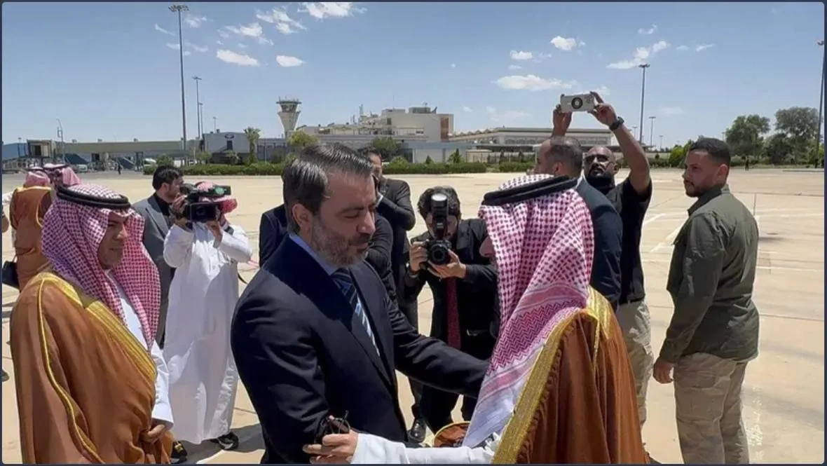 وزير الخارجية السعودي يصل إلى دمشق يرافقه وفد اقتصادي