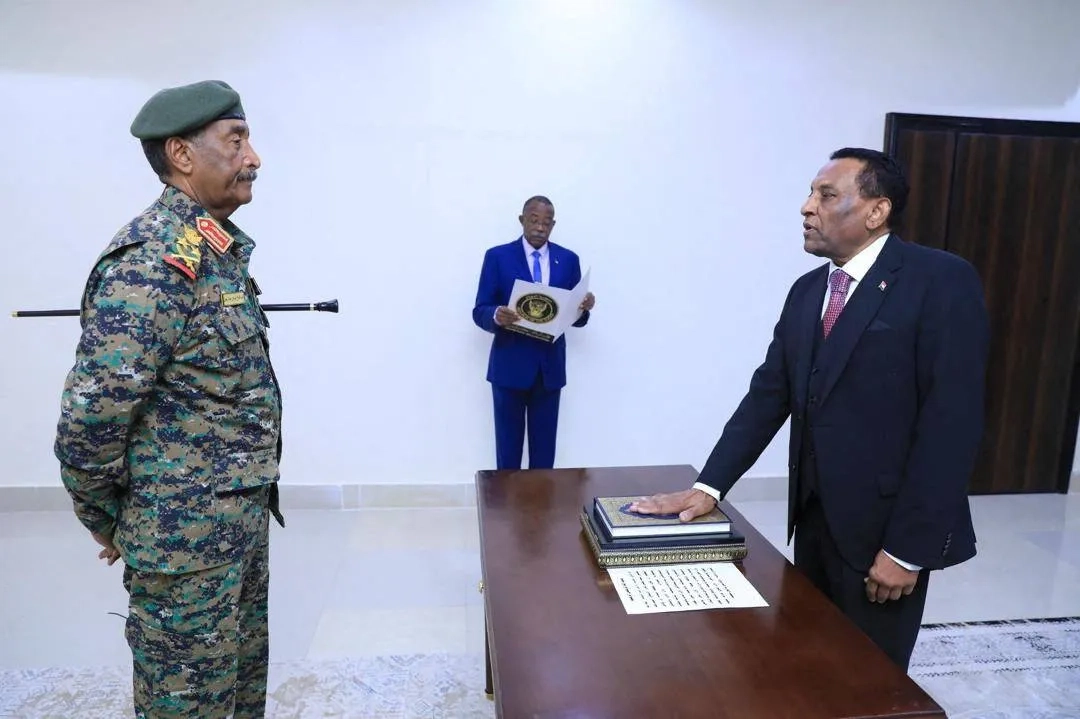 كامل إدريس يؤدي اليمين الدستورية رئيساً لوزراء السودان