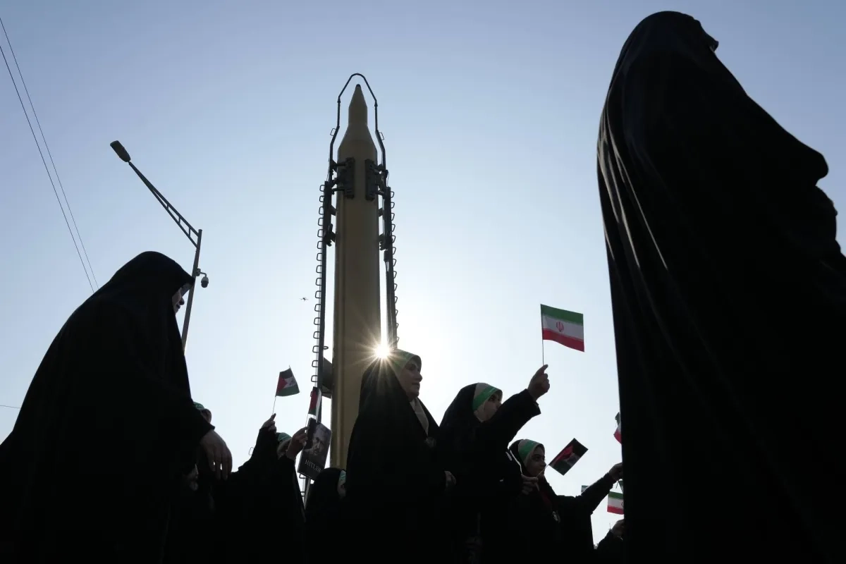 10 قنابل نووية في متناول إيران