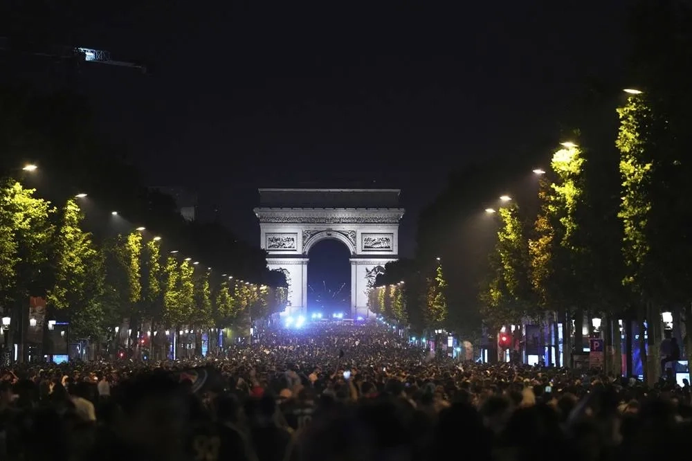 Two Dead and 500 Arrested in France During PSG Win Celebrations