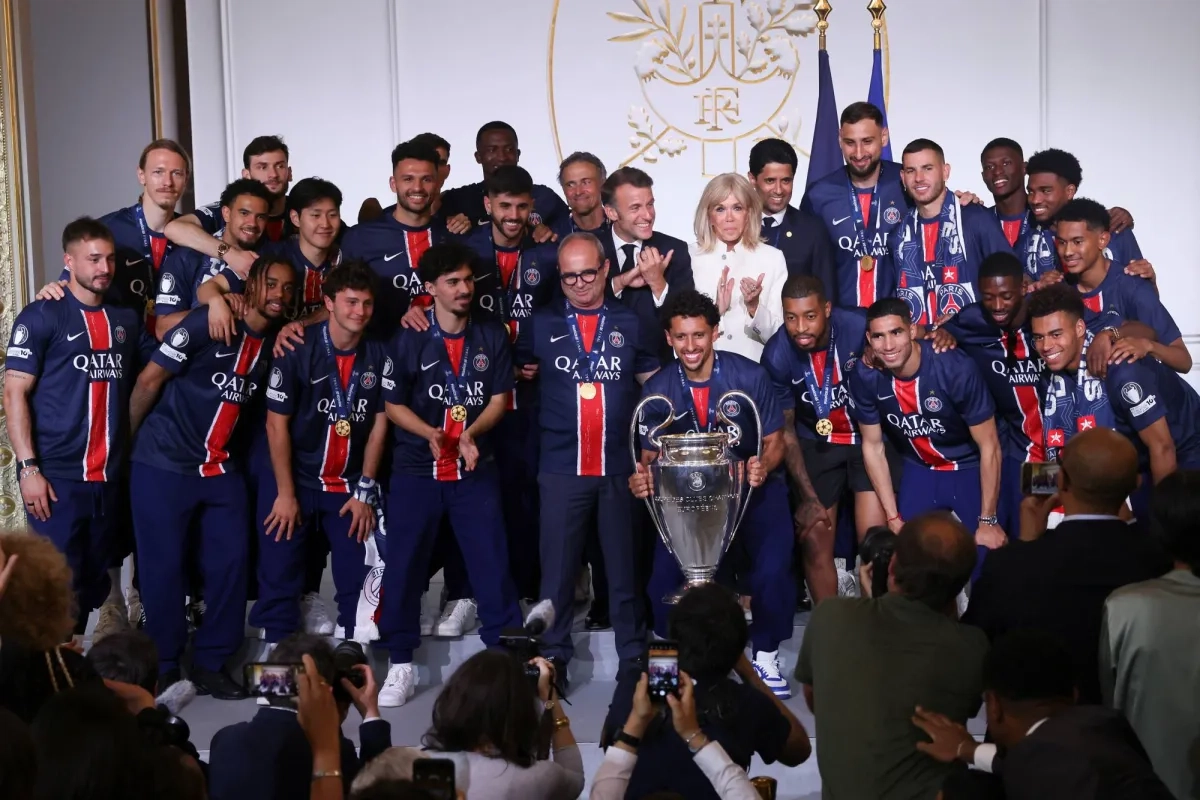 أبطال أوروبا في «الإليزيه»... وماكرون: أنجزتم المهمة