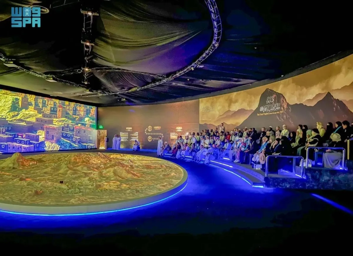 Custodian of the Two Holy Mosques Hajj Program Guests Visit Kiswa Complex, Revelation Exhibition