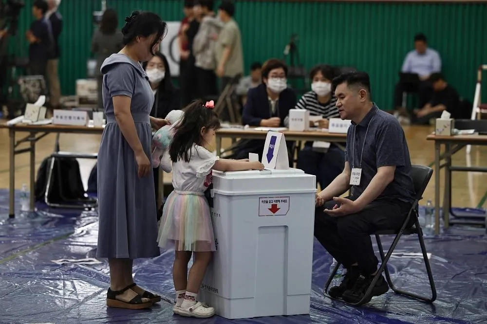 Millions of South Koreans Vote in Presidential Poll Overshadowed by Martial Law Crisis