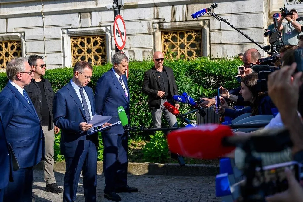 Medvedev Says Russia Seeks Victory, Not Compromise, in Talks with Ukraine