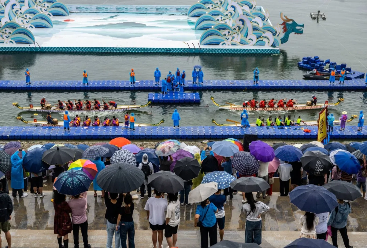 Chinese Travel More during Dragon Boat Holiday but Spending Lags