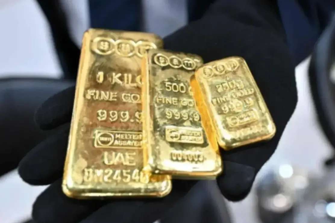 Gold Holds Ground as Investors Eye US Payrolls Report