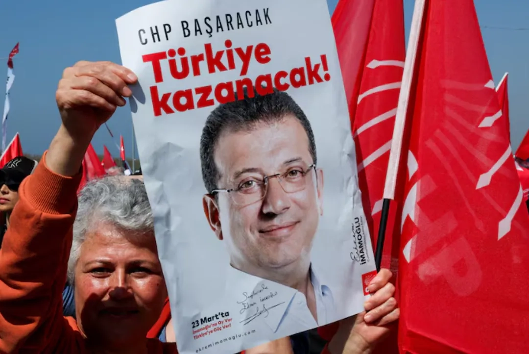 Turkish Prosecutors Investigate Main Opposition Leader in Crackdown