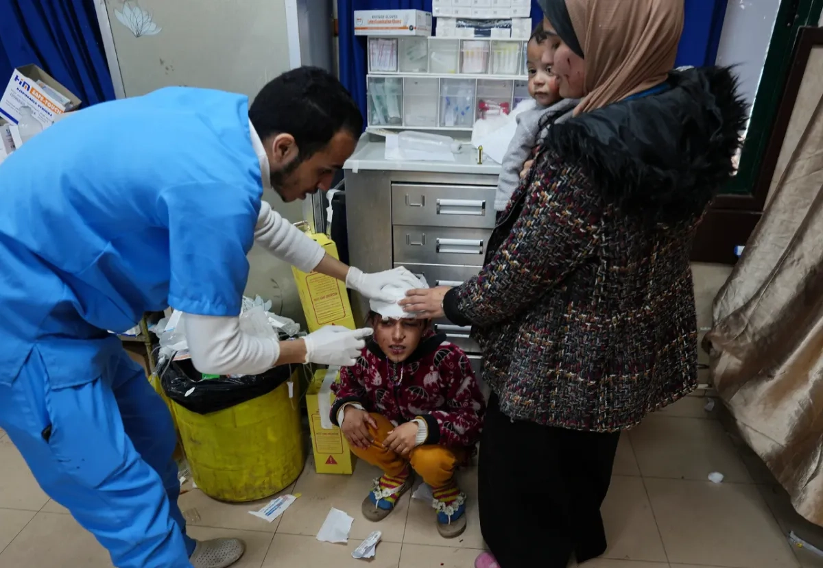 Gaza Doctors Give their Own Blood to Patients after Scores Gunned Down Seeking Aid