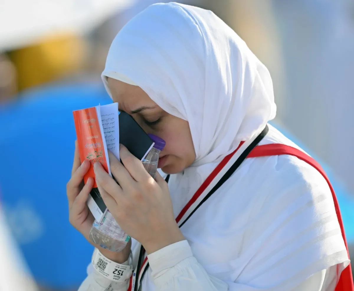 بعد رحلة إيمانية... دنماركية تؤدي فريضة الحج قبل أن تُتمّ عامها الأول في الإسلام