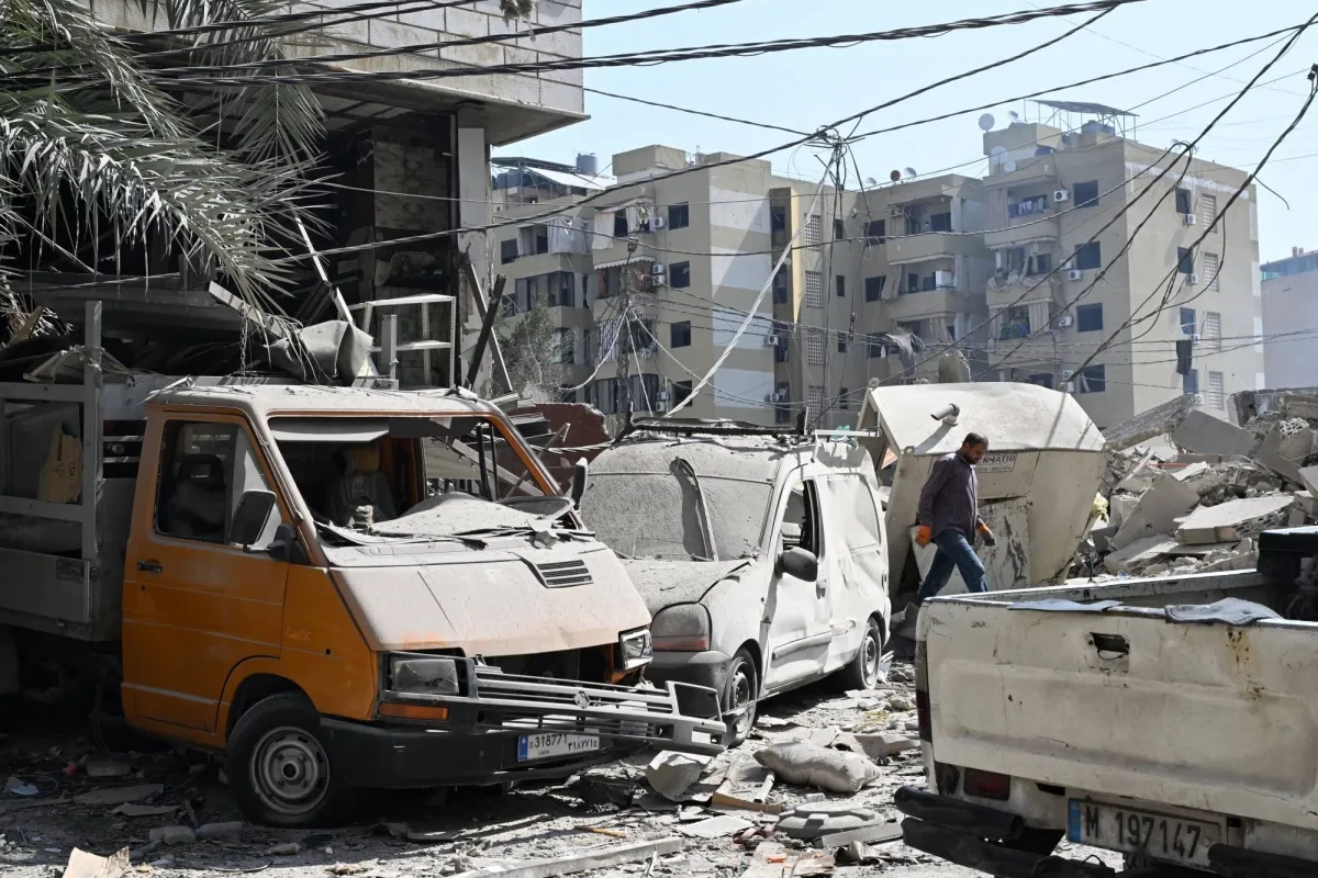 دمار واسع في ضاحية بيروت... وإسرائيل تهدد بضربات جديدة