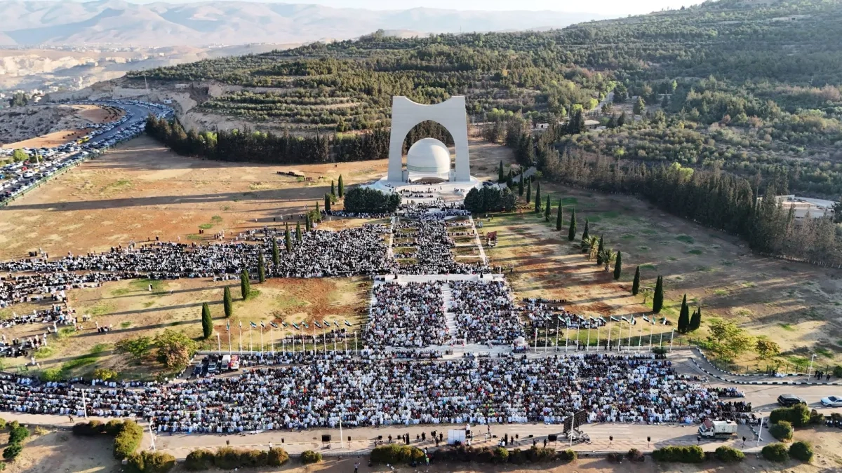 المسلمون يحتفلون بعيد الأضحى المبارك وسط توترات في بعض مناطق الشرق الأوسط