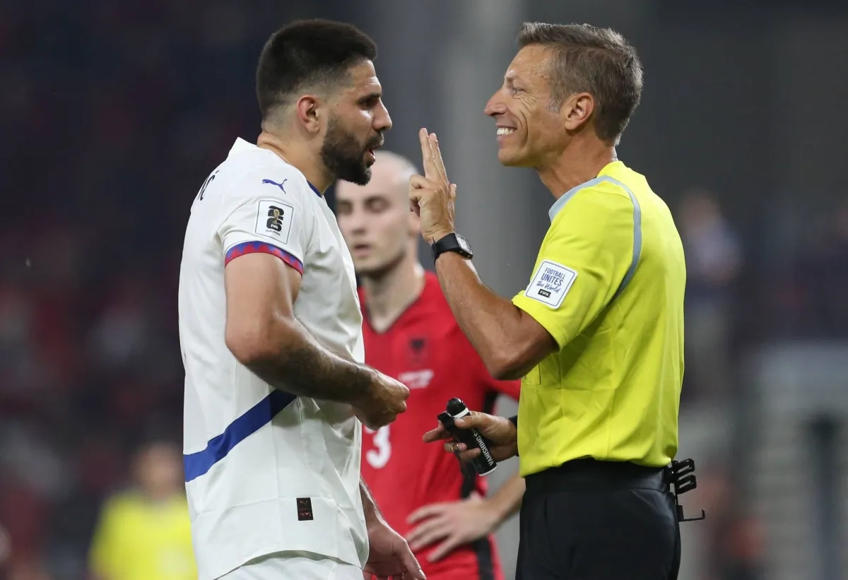 ألبانيا وصربيا... شغب جماهيري ونتيجة سلبية