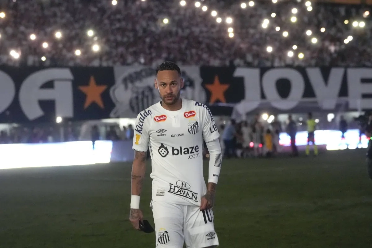 Neymar Sidelined after Testing Positive for COVID-19