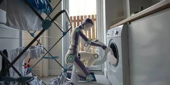 الأثرياء «سيملكون خدماً من الروبوتات بحلول عام 2030»