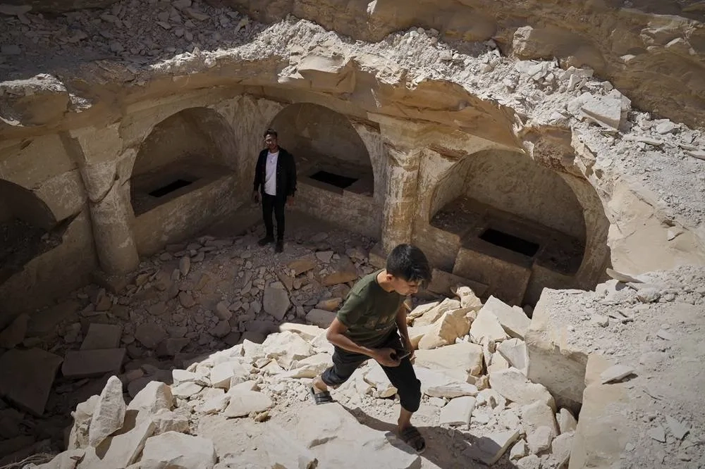 Contractor in Syria Uncovers a Surprise Beneath the Rubble: An Ancient Tomb Complex