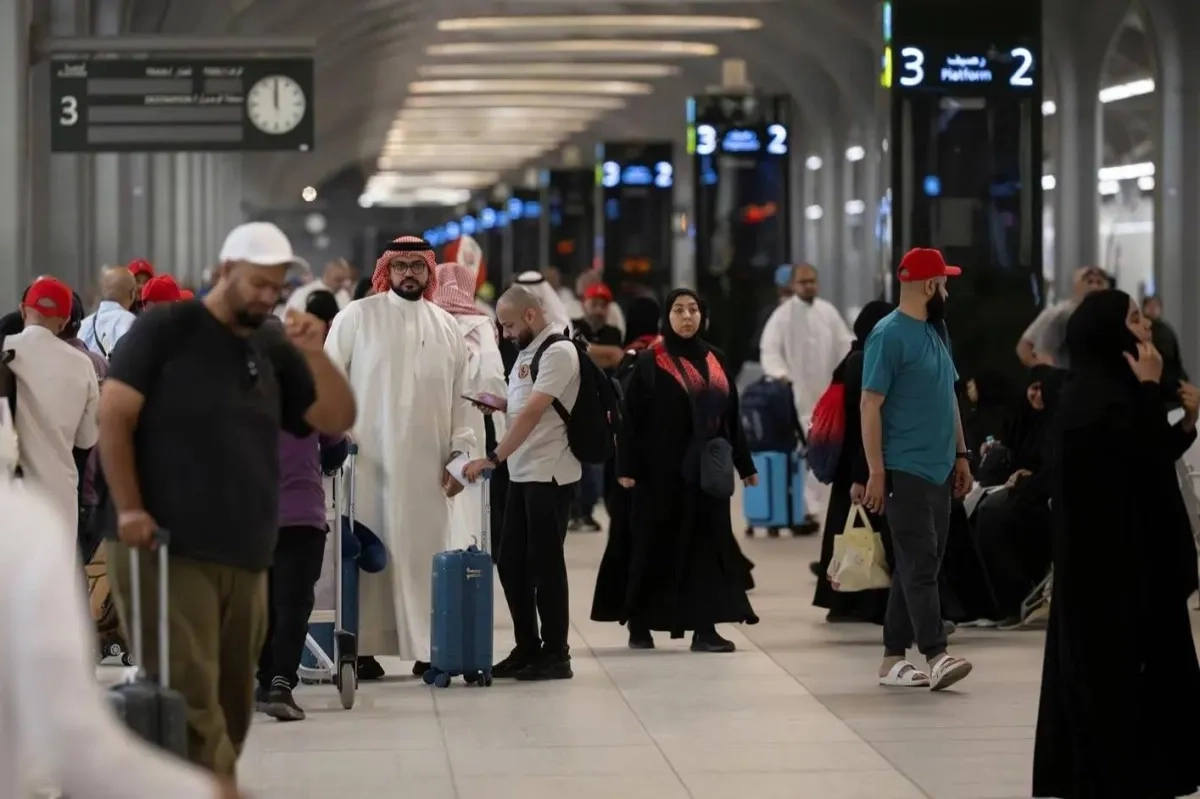 آلاف الحجاج يتوافدون على المدينة المنورة لزيارة المسجد النبوي