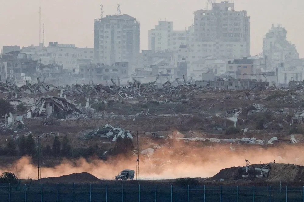 Israeli Strikes Kill 35 in Gaza, Many Near an Aid Site, Medics Say