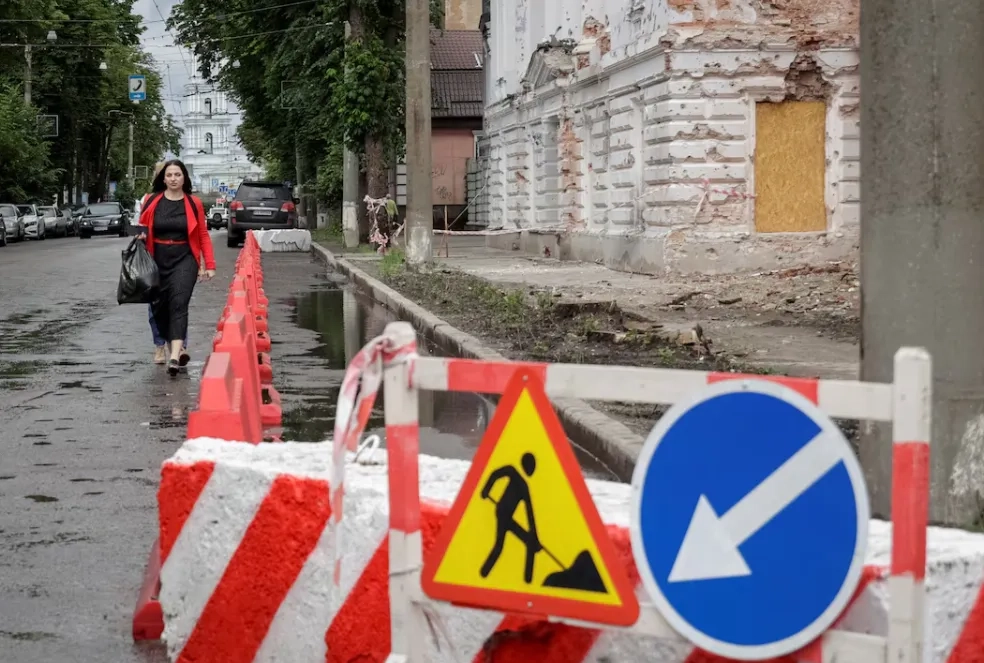 Zelenskiy Says Ukraine Halts Russian Troop Advance in Sumy Region