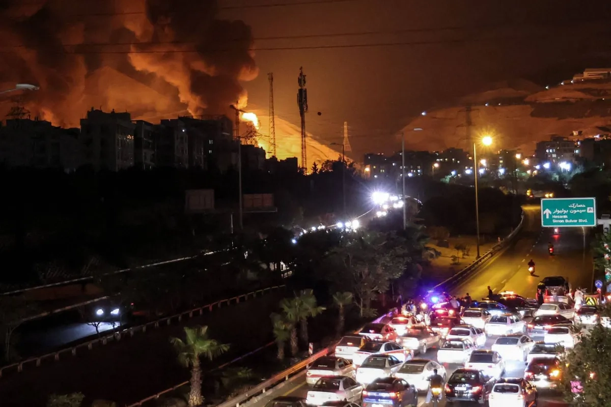 إسرائيل تعلن استهداف مقر وزارة الدفاع الإيرانية ومنظمة «البحوث الدفاعية»